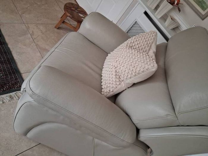 Harvey Norman Cream Italian Leather Almost New Recliner