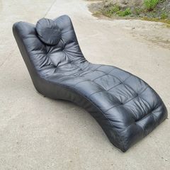 Mid-century "contempo" italian leather wave chaise lounge