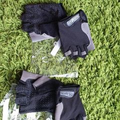 Gym gloves. Fingerless gloves. Cycling gloves. Work gloves. Carpenter gloves. Weightlifting. Workout. Fitness. Bodybuilding