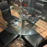 Dinning table Image 3