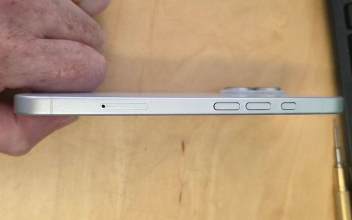 iPhone 17 Dummy White