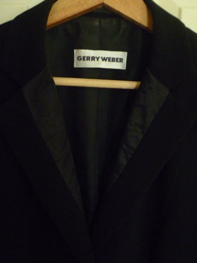 Gerry Weber Classic Dressy Formal Jacket blazer .  Size Medium 12 Eu 38.   Colour Jet Black. 100% Immaculate.