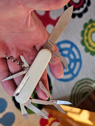 Vintage Wenger Traveler Discontinued Collectable Swiss Army Knife 85mm model