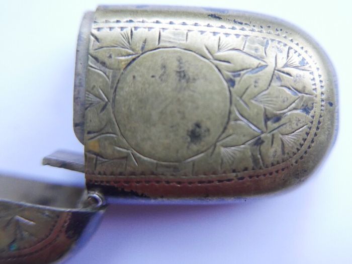 Antique Engraved Vesta Case Match Striker