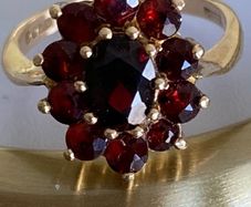 Vintage 1980s Garnet Cluster Flower Gold Ring