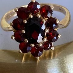 Vintage 1980s Garnet Cluster Flower Gold Ring