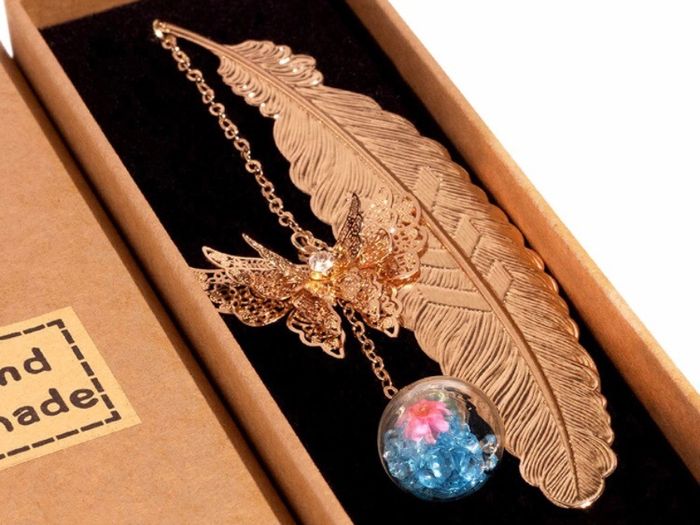 Toirxarn Metal Feather Bookmark Xmas Gift Christmas Present for Women Mum Ladies Her Girl Grandma Teacher Sister Wife MULTIPLE COLOURS AVAILABLE (FREE POSTAGE)