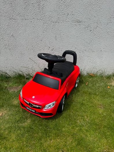 Red sit on car
