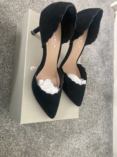 Carvela Comfort Medium Heel -Size 4