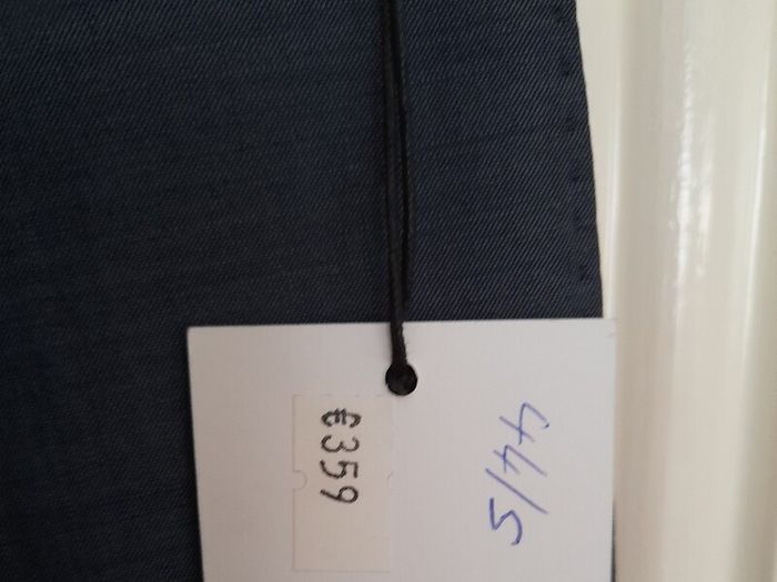 Brand new suit.Size 44R