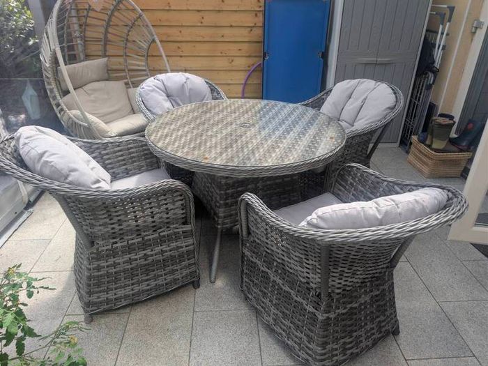 Florida outdoor dining set