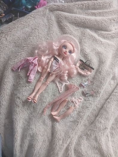 Bella parker rainbow high doll