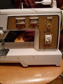 Singer 720 Touch and Sew Sewing Machine
