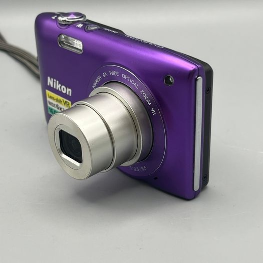 Nikon Coolpix S3300 16MP Digital Camera Purple - Full Kit