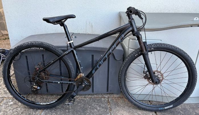 Carrera Vengeance Black 27.5 Mountain Bike - NEEDS SOME REPAIR WORK