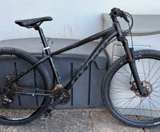 Carrera Vengeance Black 27.5 Mountain Bike - NEEDS SOME REPAIR WORK