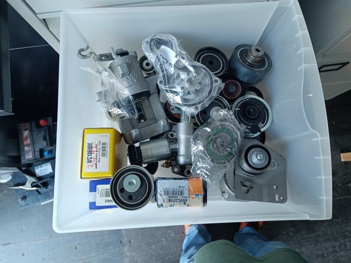 Car parts, of all kinds (clutches, pressure plates, discs, shock absorbers, etc.)