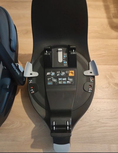 Maxi-cosi Pebble 360 car seat and isofix base / excellent condition