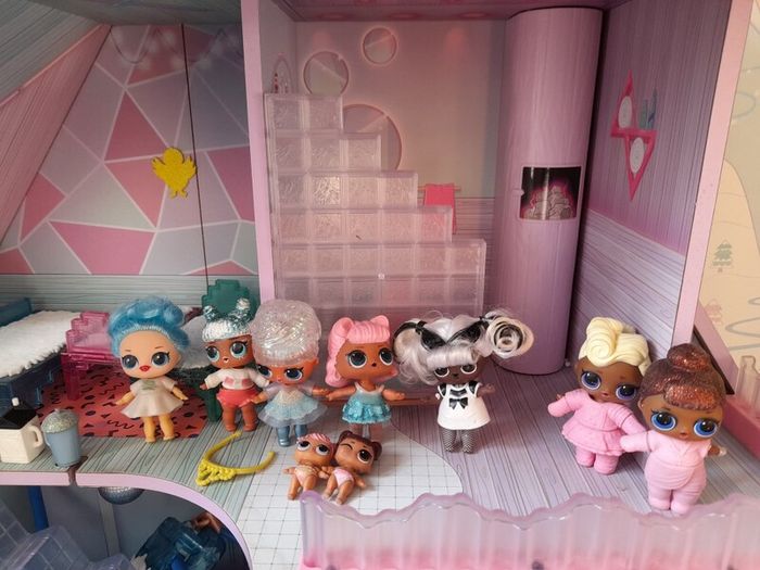 L.O.L Surprise! Winter Disco Chalet Doll House