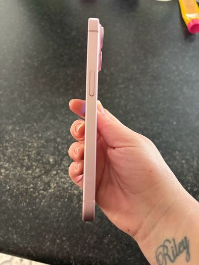 pink iphone 15