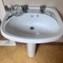 Bathroom sink Image 4