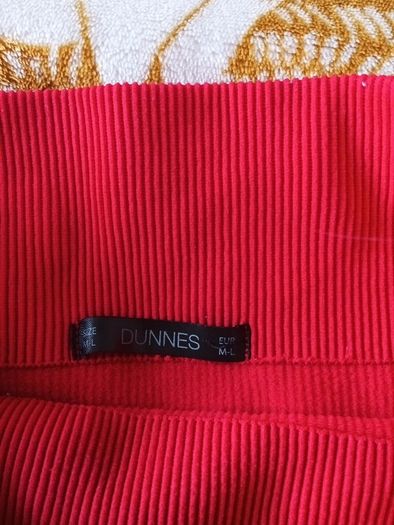 red women's leggings