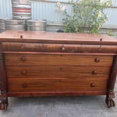 Hairy paw blanket chest