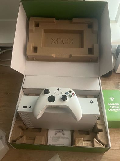 Xbox Series S 512GB | Excellent Condition | Barely Used | Receipt Available
