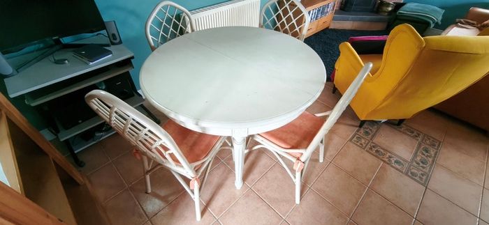 Dinning table & 4 chairs