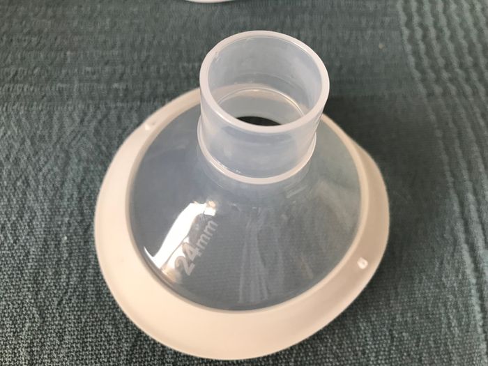 Medela Solo breast pump (mobile) PLUS extras