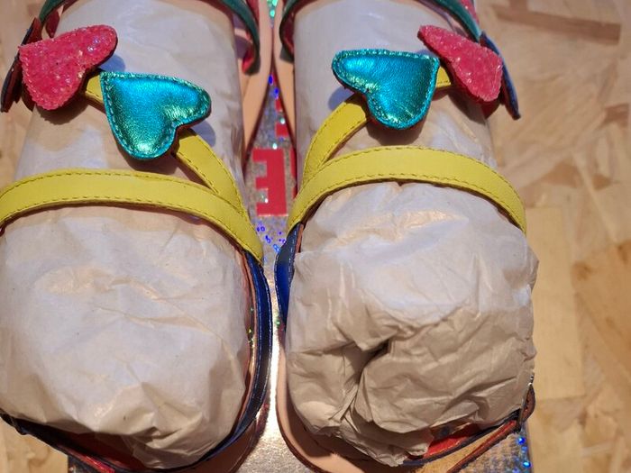 New Girls sandals size 2 (35)