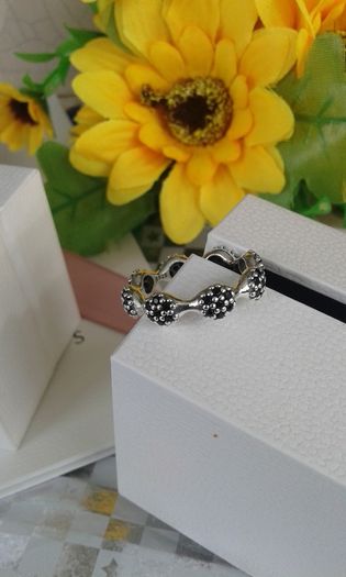 Brand new genuine Pandora sterling silver pave ring