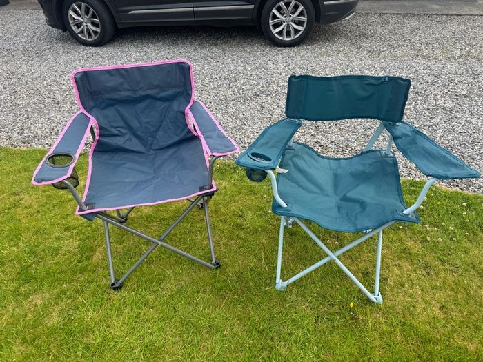 3 Foldable camping chairs