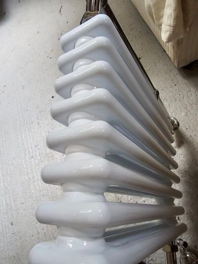 Traditional Towel Rail 952mm High - Steel