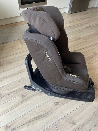 Nuna swivel CAR SEAT
