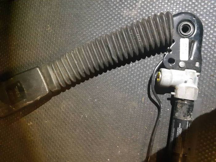Bmw 5 E60 E61 Series Passenger Left Seatbelt Pre Tensioner 9117239