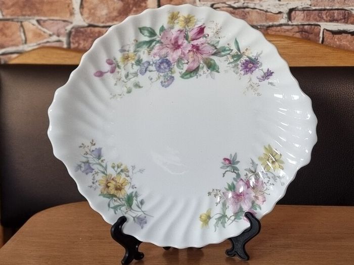 Royal Doulton "ARCADIA" Fine Bone China cake plate