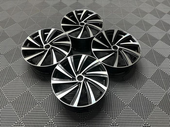 18 19" Skoda Perseus Style Alloy Wheels Octavia Scout Superb Karoq Kodiaq Enyaq A3 Vw Golf 5x112