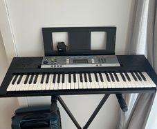 Yamaha YPT-240 Keyboard and Stand (Very Good Condition)