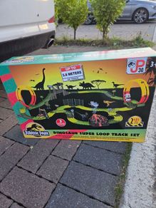 Brand new - Jurassic Park Dinosaur Super Loop Track Set