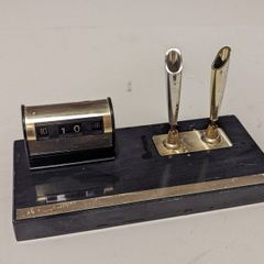 Vintage Perpetual Red Lettering Calendar Desk Calendar