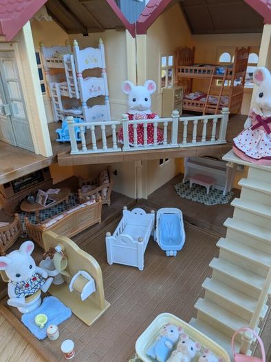 Sylvanian House & Furniture