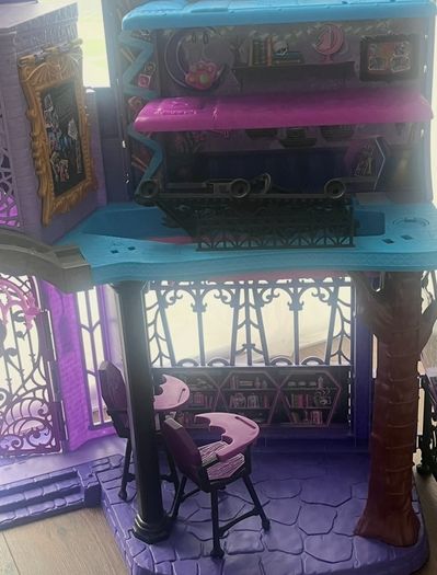 Monster High School