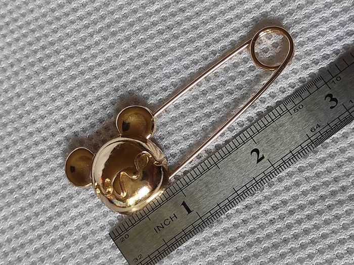 brooch