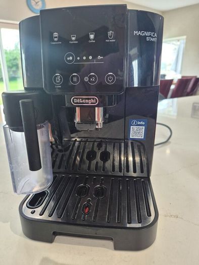 DeLonghi Coffee  Machine