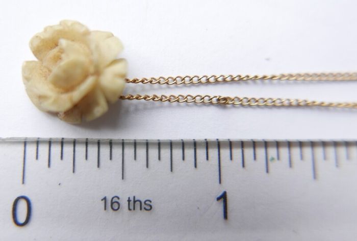 Vintage Dainty Flower Pendant Necklace 1/20 12K Gold Plated . length 16"