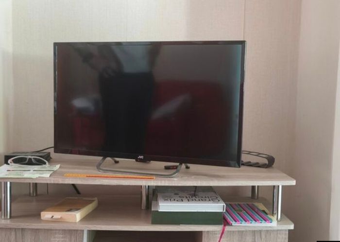 JVC 32 Inch Television Takes USB and HDMI
