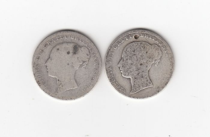 Victoria 2 x 1/-, 92.5% Silver  Coins (no.374)