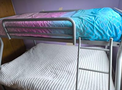 triple bunk bed