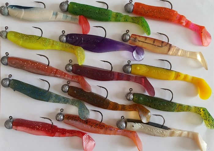 No#18 - New - Set of 15 pcs mix colour soft lures 10,5cm on jig heads 6/0 and 7/0 and weights from 8g to 16g - Pike Perch Trout Salmon Bass Cod Pollock